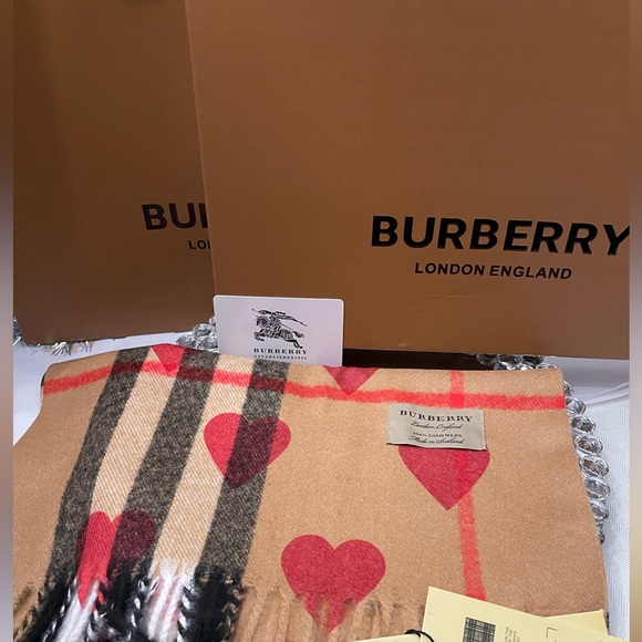 NIB BURBERRY CHECK SCARF 100% CASHMERE WITH GIFT BOX AND SHOPPING BAG - Picture 2 of 7